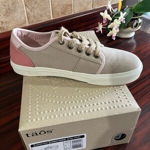 TAOS Women’s Lace Up Canvas Shoe - Size 9